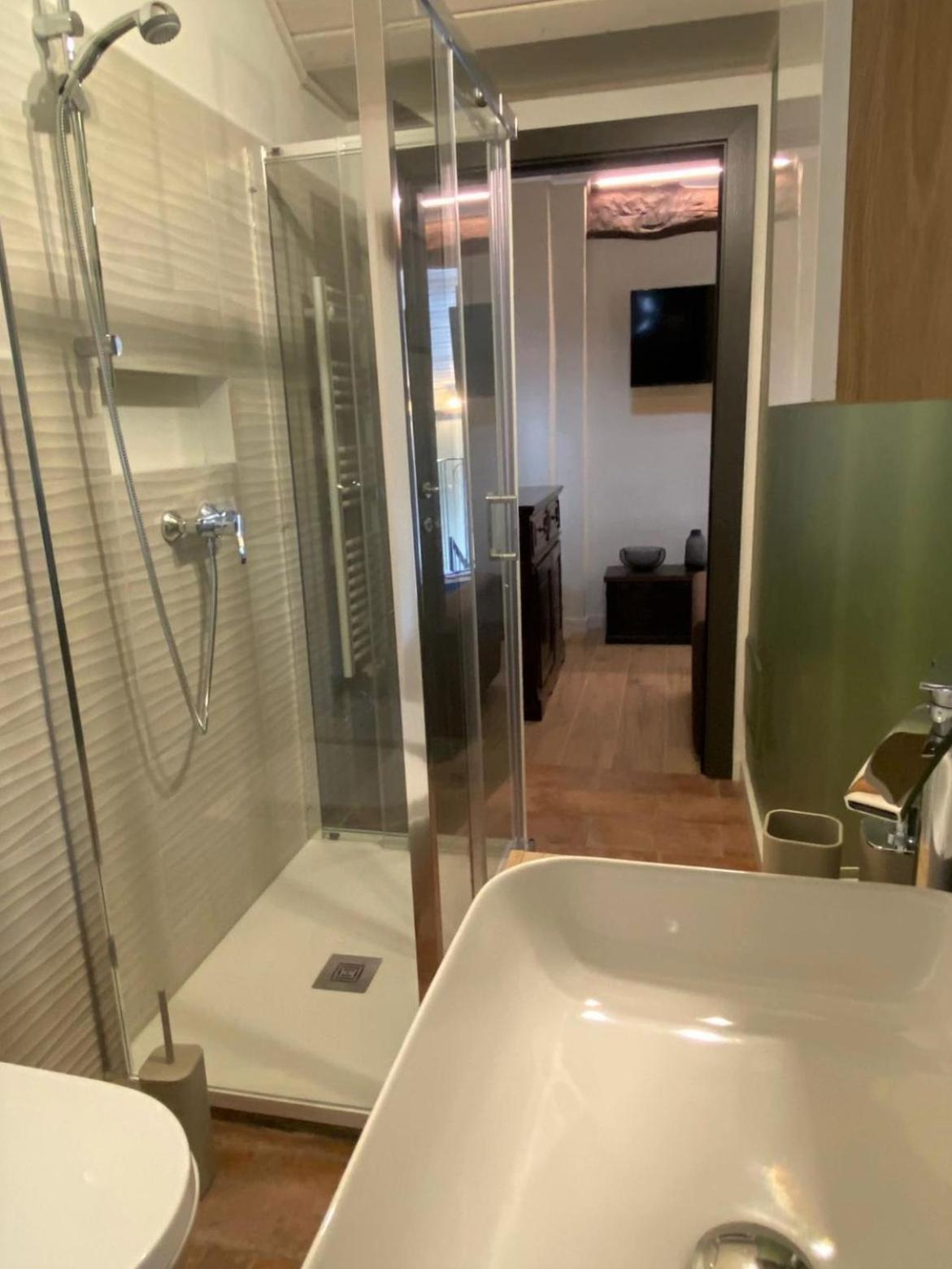 Argegno'S River - Central Apartment Lake View Room photo