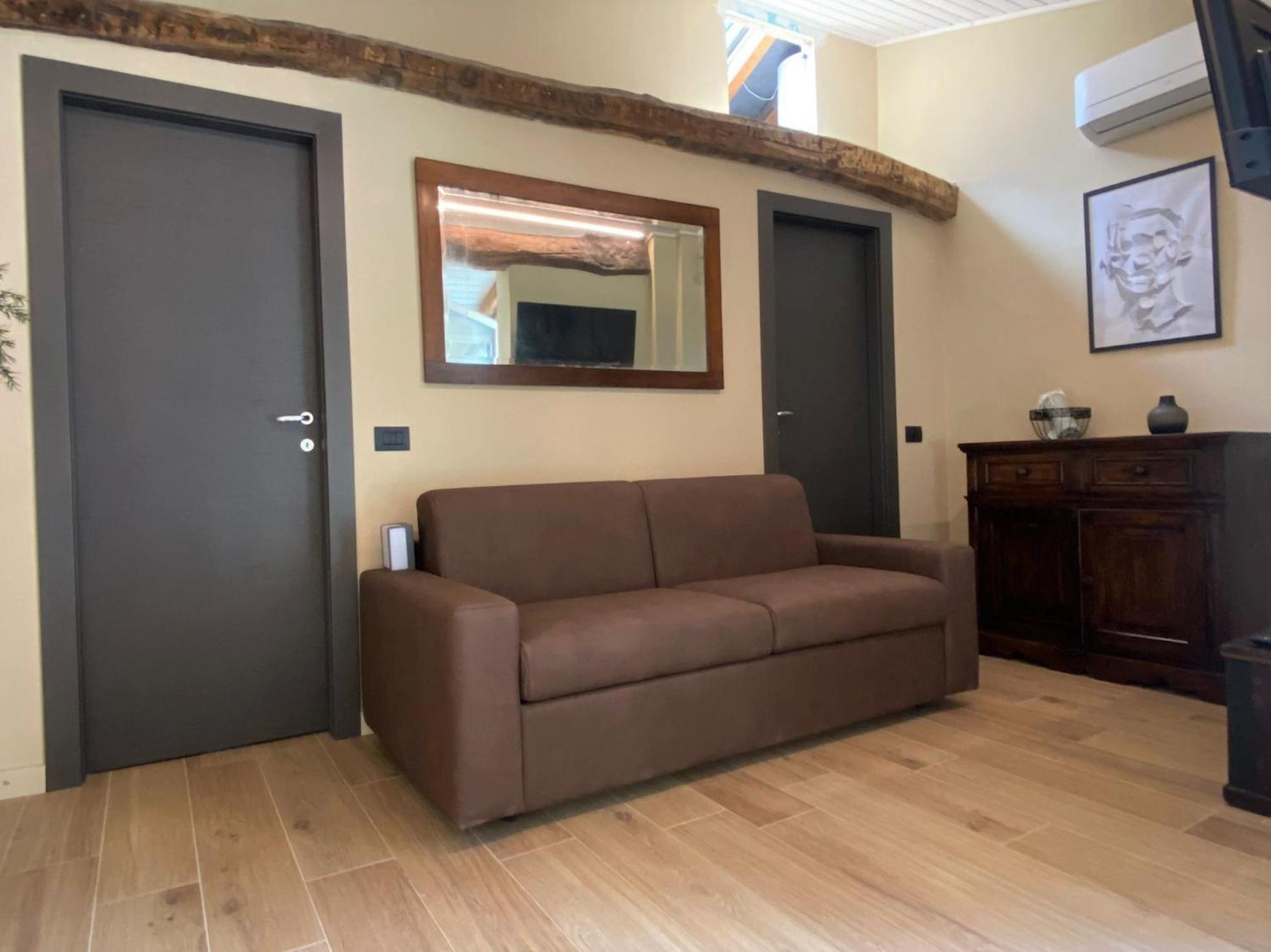 Argegno'S River - Central Apartment Lake View Room photo