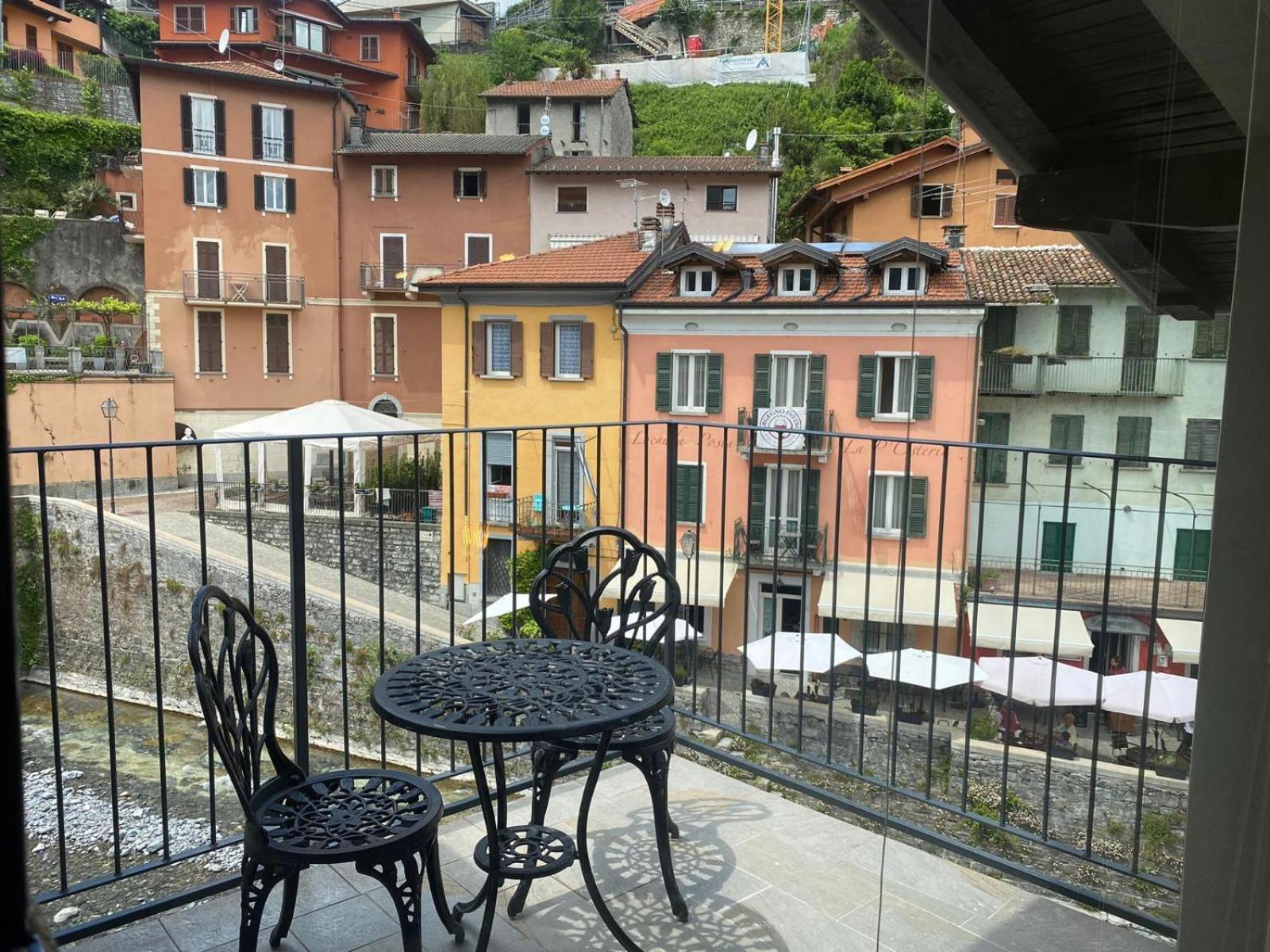 Argegno'S River - Central Apartment Lake View Room photo